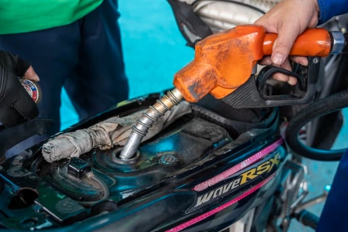 Bộ Tài chính đề xuất giảm một nửa thuế môi trường với xăng, dầu