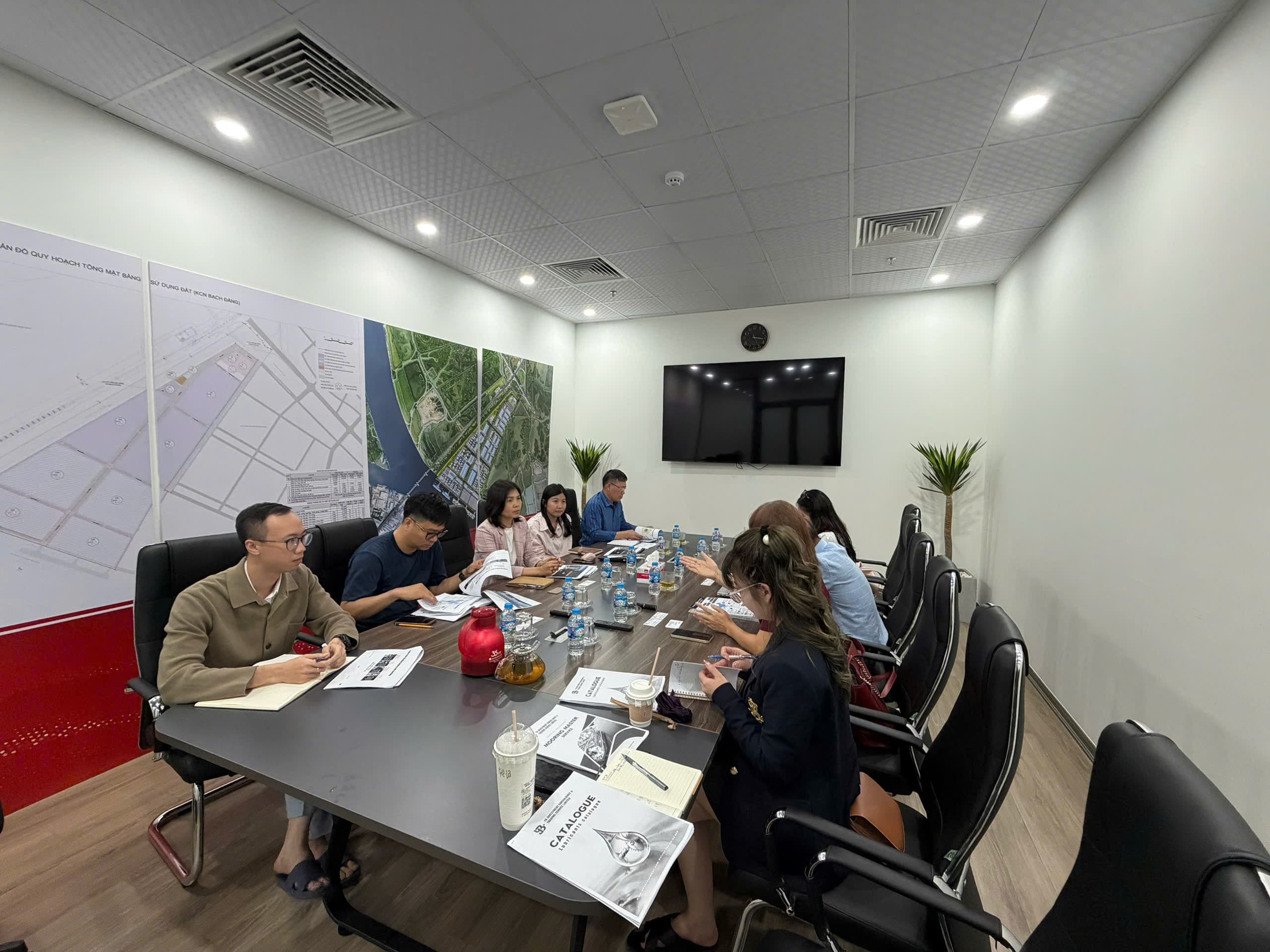 TRUNG TÂM XÚC TIẾN, THÔNG TIN VÀ HỖ TRỢ ĐẦU TƯ, CỤC ĐẦU TƯ NƯỚC NGOÀI, BỘ TÀI CHÍNH LÀM VIỆC VỚI KCN BẠCH ĐẰNG VÀ TẬP ĐOÀN SUEZ VỀ HẠ TẦNG CẤP NƯỚC SẠCH VÀ XỬ LÝ NƯỚC THẢI