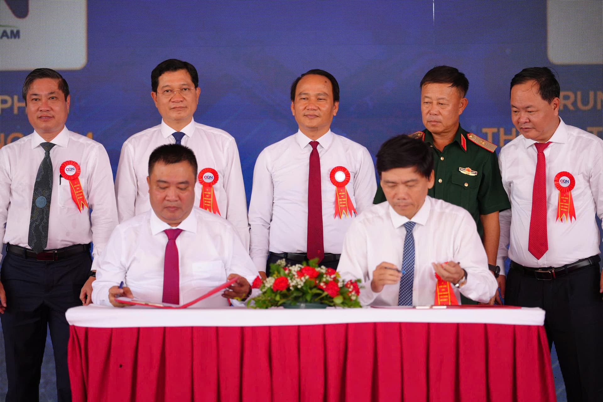 KHỞI CÔNG KHU CÔNG NGHIỆP TAM THĂNG MỞ RỘNG 2 VÀ KÝ THỎA THUẬN HỢP TÁC XÚC TIẾN ĐẦU TƯ.
