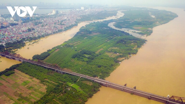Quy hoạch phân khu thành phố ven sông Hồng mục tiêu hướng đến là xây dựng đô thị ven sông xanh, hiện đại và là trục cảnh quan của thành phố Hà Nội.