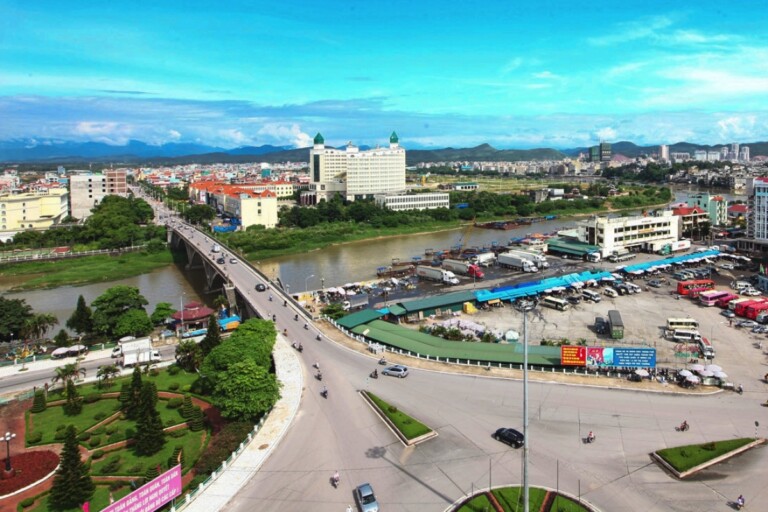 Khu kinh tế cửa khẩu Móng Cái là khu kinh tế cửa khẩu trọng điểm quốc gia, trung tâm phát triển kinh tế quan trọng và kết nối quốc tế.