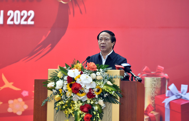 Phó Thủ tướng Lê Văn Thành trao quà Tết cho công nhân lao động khó khăn tỉnh Hải Dương - Ảnh 1.