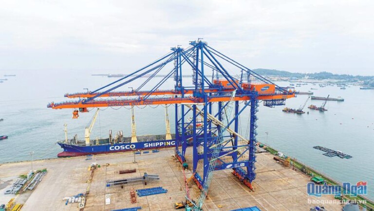 Cẩu trục Super Post Panamax STS do Doosan Vina sản xuất, cung ứng cho Gemadept vận hành tại cảng quốc tế Gemalink (Bà Rịa – Vũng Tàu.  Ảnh: D.S