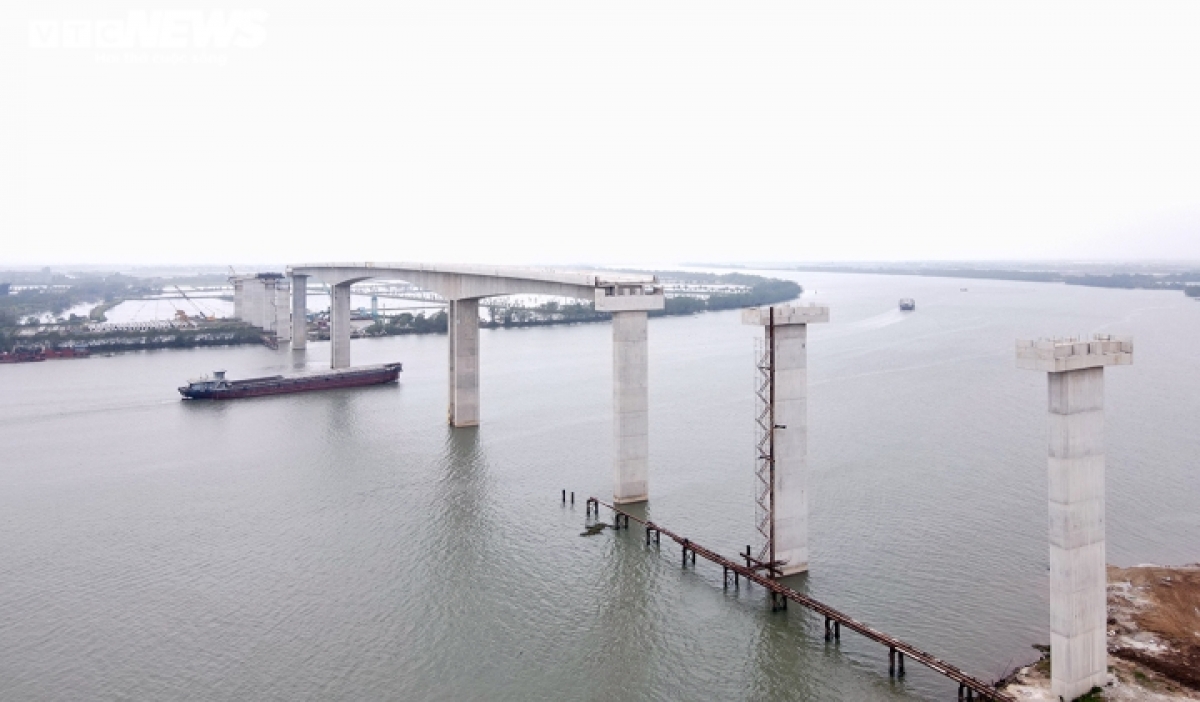 Cầu có chiều dài hơn 2,24km, bề rộng cầu 12m, chiều cao tĩnh không cầu là 32,6m đáp ứng yêu cầu giao thông vận tải đường thủy trên địa bàn, vừa đảm bảo tiết kiệm chi phí đầu tư xây dựng, vận hành và hài hòa các yếu tố về kinh tế – kỹ thuật của dự án với quá trình khai thác lâu dài tiềm năng của sông Văn Úc.
 