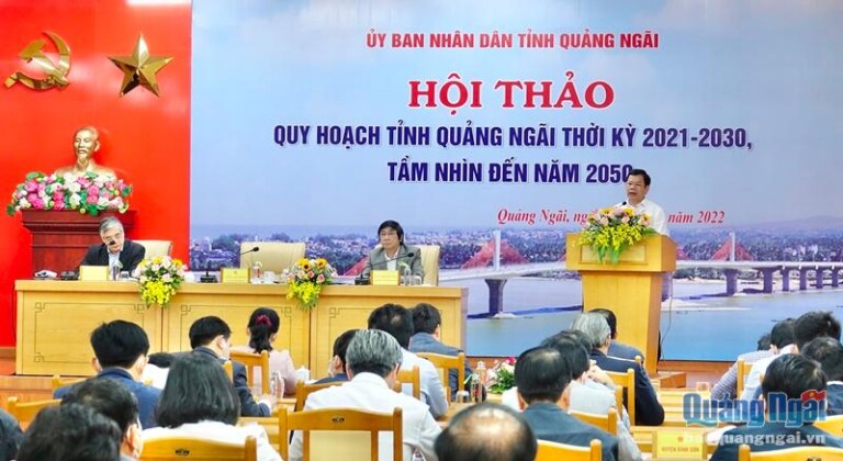 Chủ tịch UBND tỉnh Đặng Văn Minh phát biểu khai mạc hội thảo.