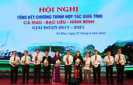 Tiếp tục phát huy thành quả hợp tác giữa tỉnh Cà Mau - Bạc Liêu - Ninh Bình ảnh 2