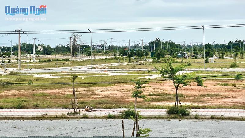 Dự án Khu dân cư Kè Bắc sông Trà Bồng, trên địa bàn thị trấn Châu Ổ và xã Bình Trung (Bình Sơn) dự kiến thu tiền sử dụng đất khoảng 500 tỷ đồng.  