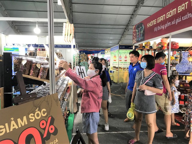 490 gian hàng tham dự Hội chợ khuyến mại “Shopping Season” - Ảnh 2.