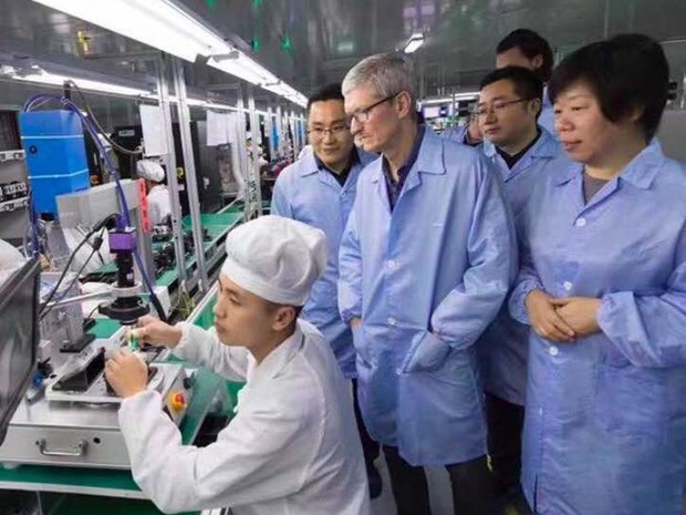 Viet Nam se lan dau tien san xuat Apple Watch va MacBook hinh anh 1