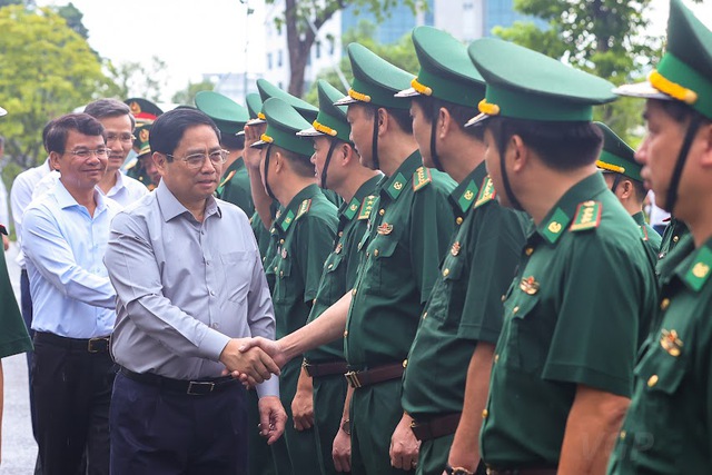 Thủ tướng: Lào Cai cần phát huy tối đa bản sắc, lấy sông Hồng làm trục dọc phát triển, xây dựng đô thị sân bay Sa Pa - Ảnh 4.