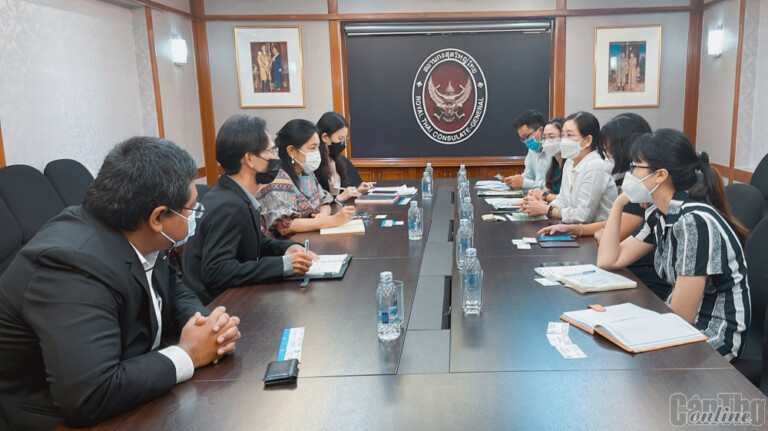 CPA và Liên hiệp các tổ chức hữu nghị TP Cần Thơ làm việc tại Tổng Lãnh sự quán Vương quốc Thái Lan tại TP Hồ Chí Minh.