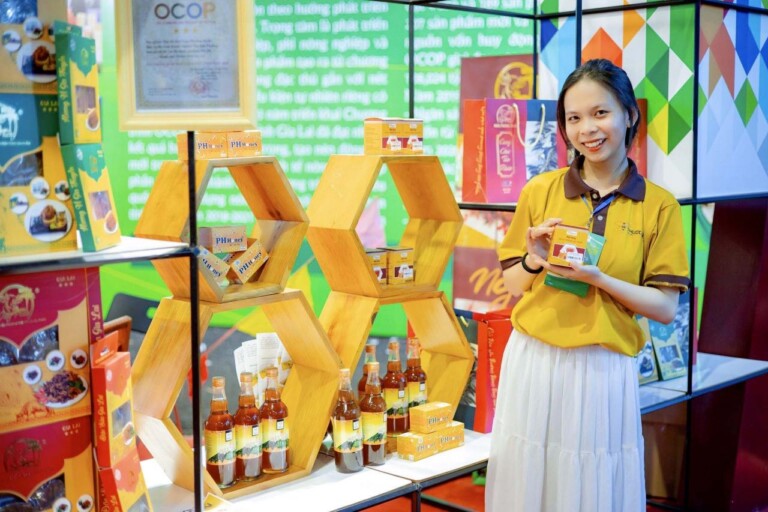 Dòng sản phẩm mật ong hoa cà phê Phước Hỷ được công nhận là sản phẩm OCOP cấp tỉnh. Ảnh: Mai Ka