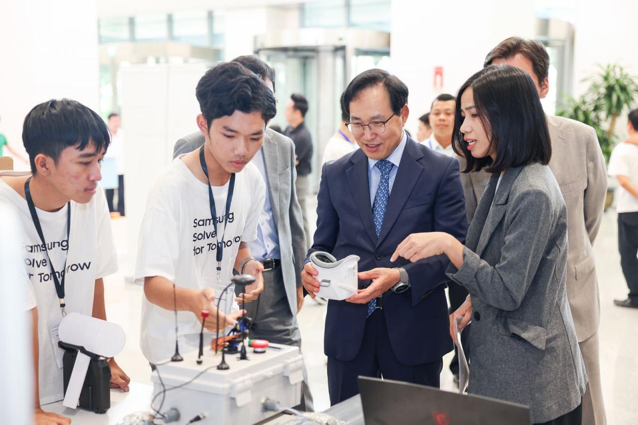 Tổng Giám đốc Tổ hợp Samsung Việt Nam nhận Huân chương Hữu nghị- Ảnh 3.